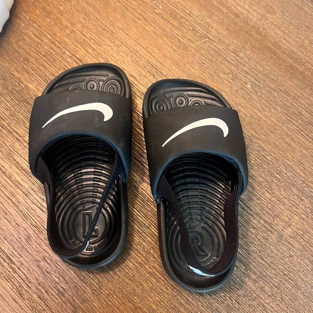Nike Black Slide Sandals - Picture 3 of 6